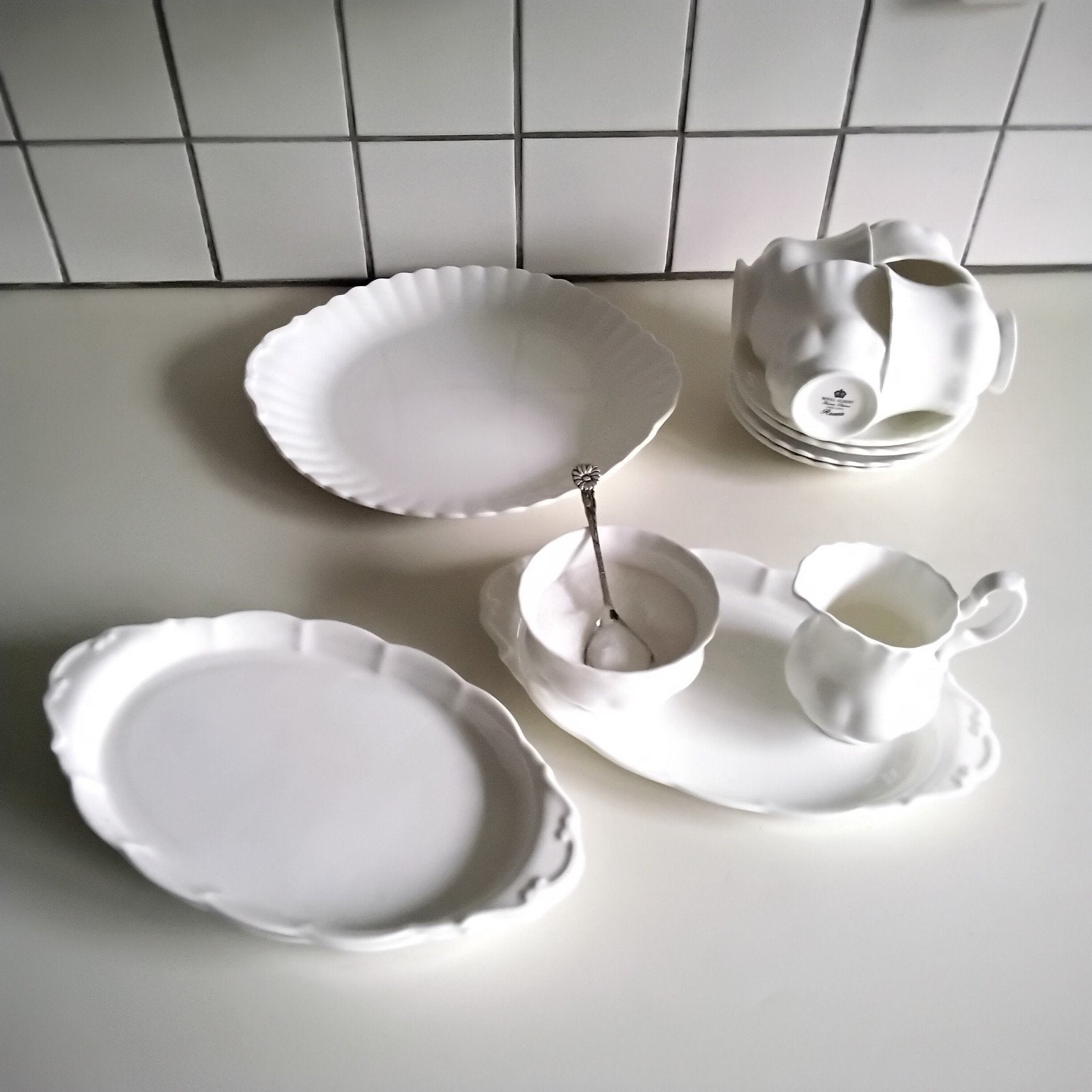 Royal albert reverie: 13 heren kop en schotels, roomstel,enz, Ophalen of Verzenden, Zo goed als nieuw, Overige stijlen, Kop(pen) en/of Schotel(s)