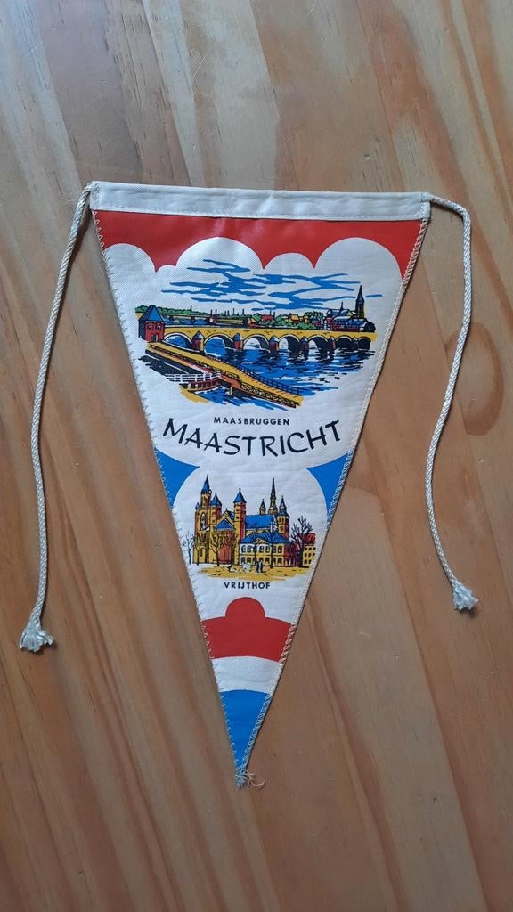 Oude vintage fietsvlag - vlag uit Maastricht jaren 50 - 60, Diversen, Vlaggen en Wimpels, Ophalen of Verzenden
