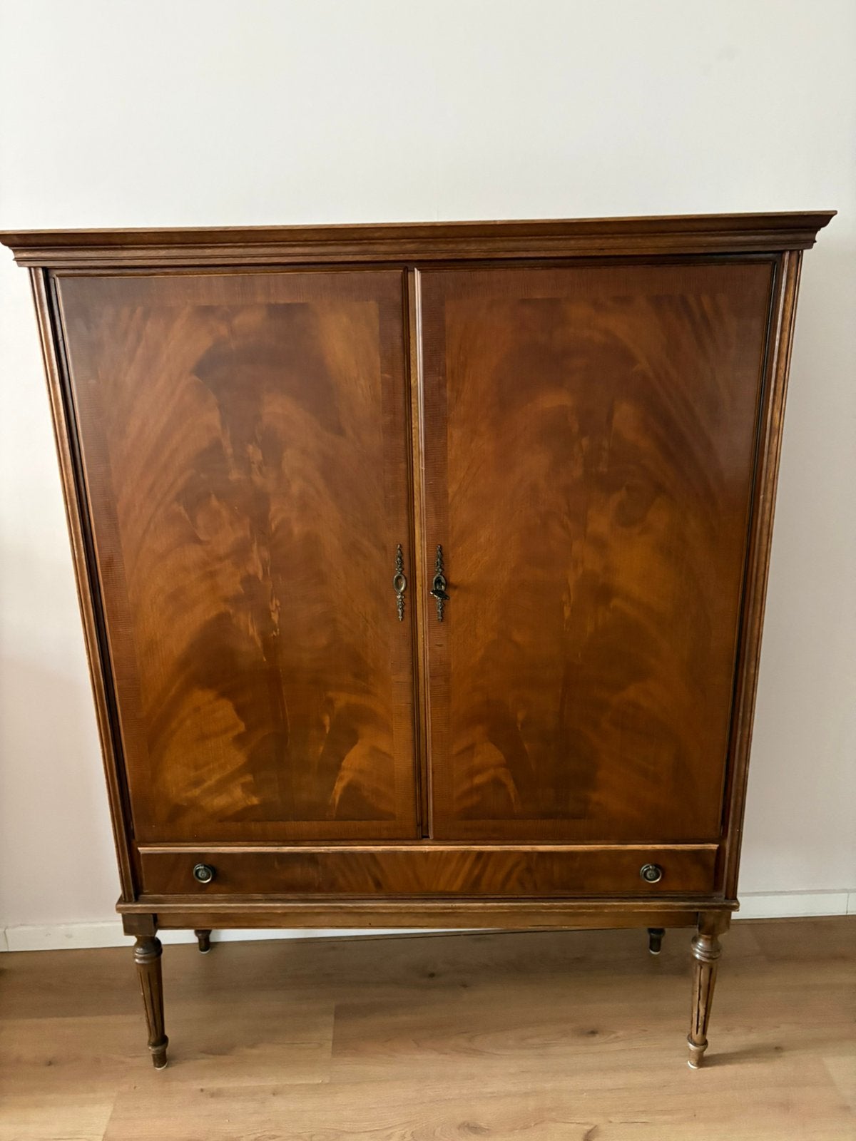 Antieke kast, met 1 sleutel, lade groen bekleed, Ophalen