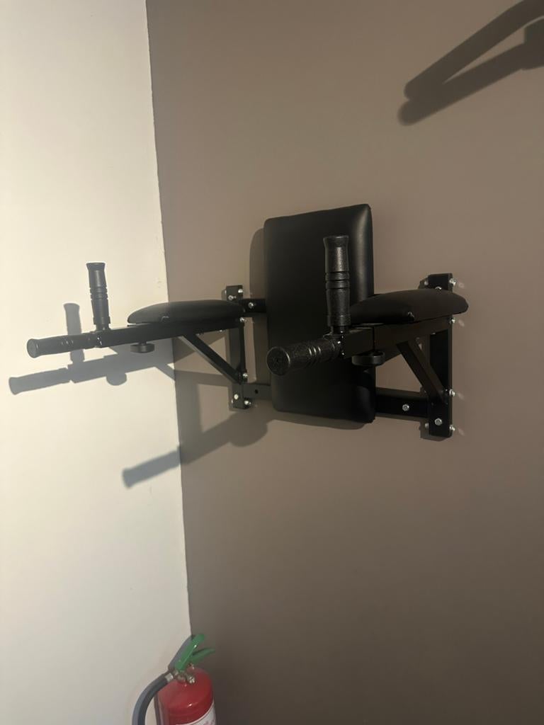 Pull-up en dip bar voor wandmontage, Sport en Fitness, Fitnessmaterialen, Ophalen, Gebruikt, Armen, Oprekstang