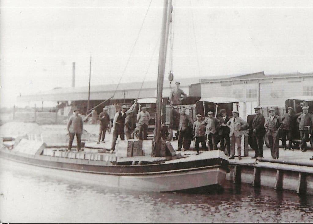 Westland Onbekend Lossen kisten schuit met personeel Foto, Ophalen of Verzenden, Voor 1920, Ongelopen, Zuid-Holland