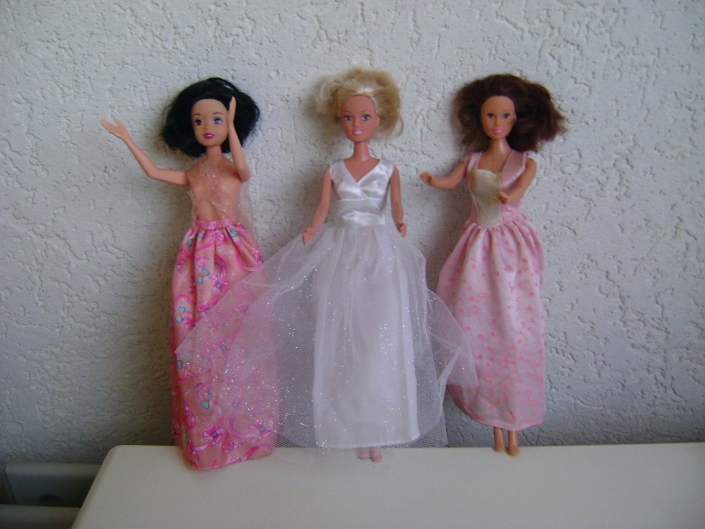 3 barbie, 1met witte bruidsjurk en 2 met lange avondjurk, Ophalen of Verzenden, Zo goed als nieuw, Barbie
