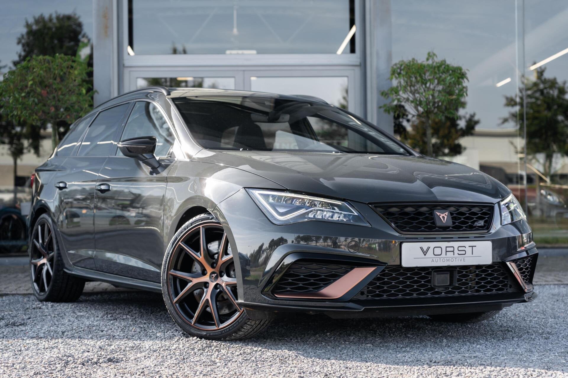 Seat Leon 2.0 TSI CUPRA R 4Drive Carbon Pano Beats Brembo, Dealer onderhouden, 15 km/l, Gebruikt, 4 cilinders