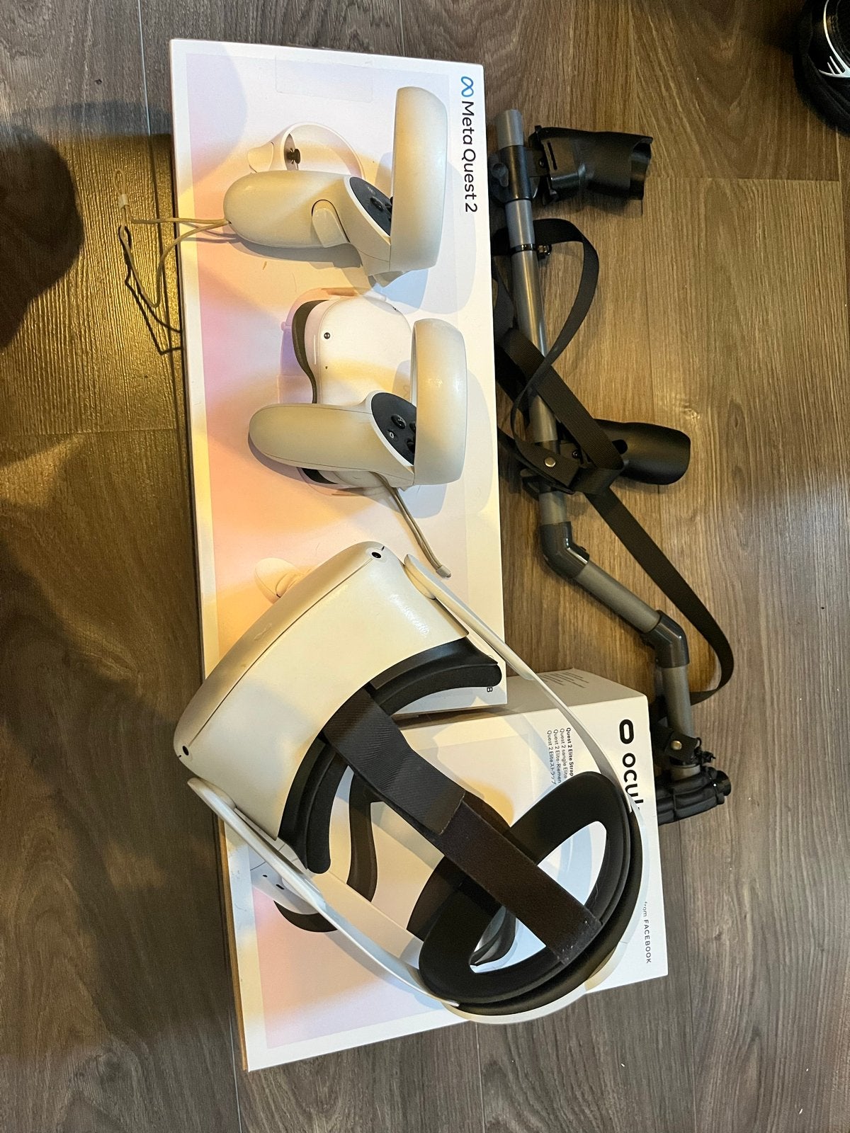 Meta Quest 2 VR-bril met controllers en accessoires, Ophalen, Zo goed als nieuw, VR-bril, Overige platformen