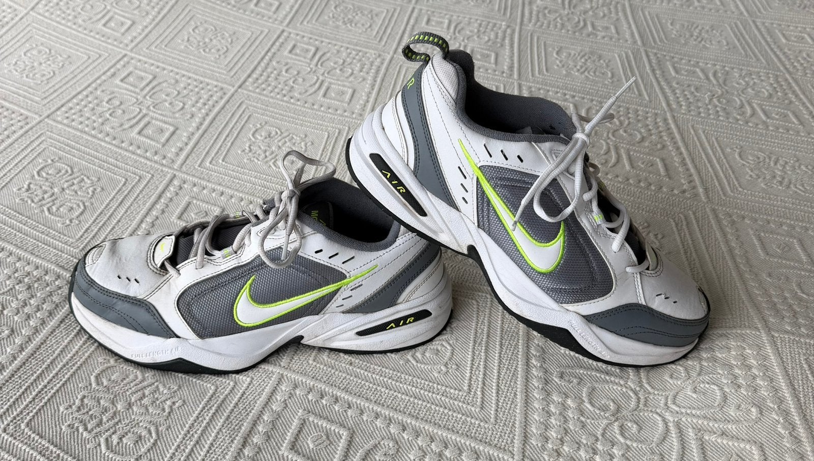 Nike Air Monarch, Wit, Ophalen of Verzenden, Sneakers of Gympen, Gedragen