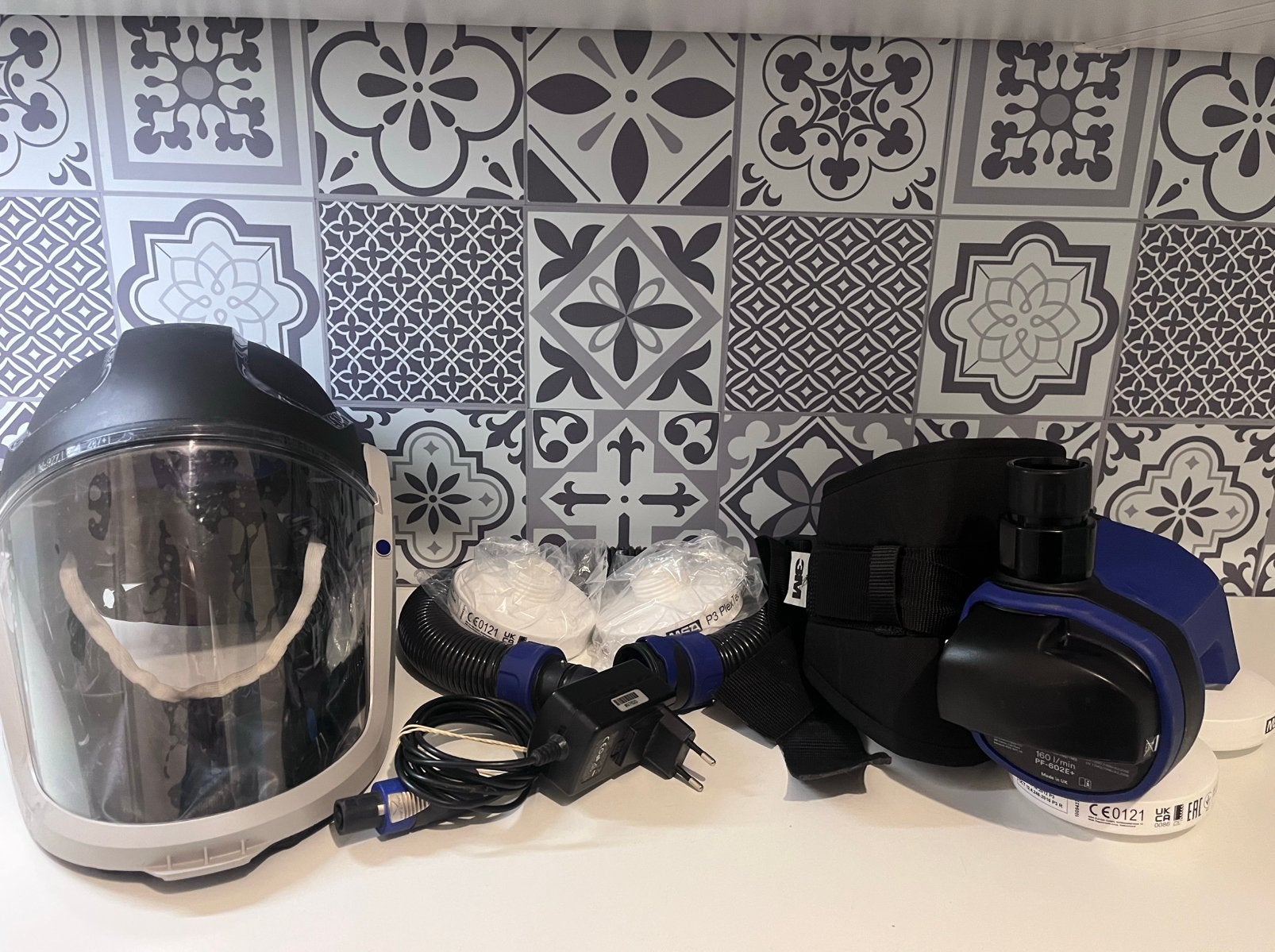 3M M-307 helm + PF-602E+ luchtunit en lader