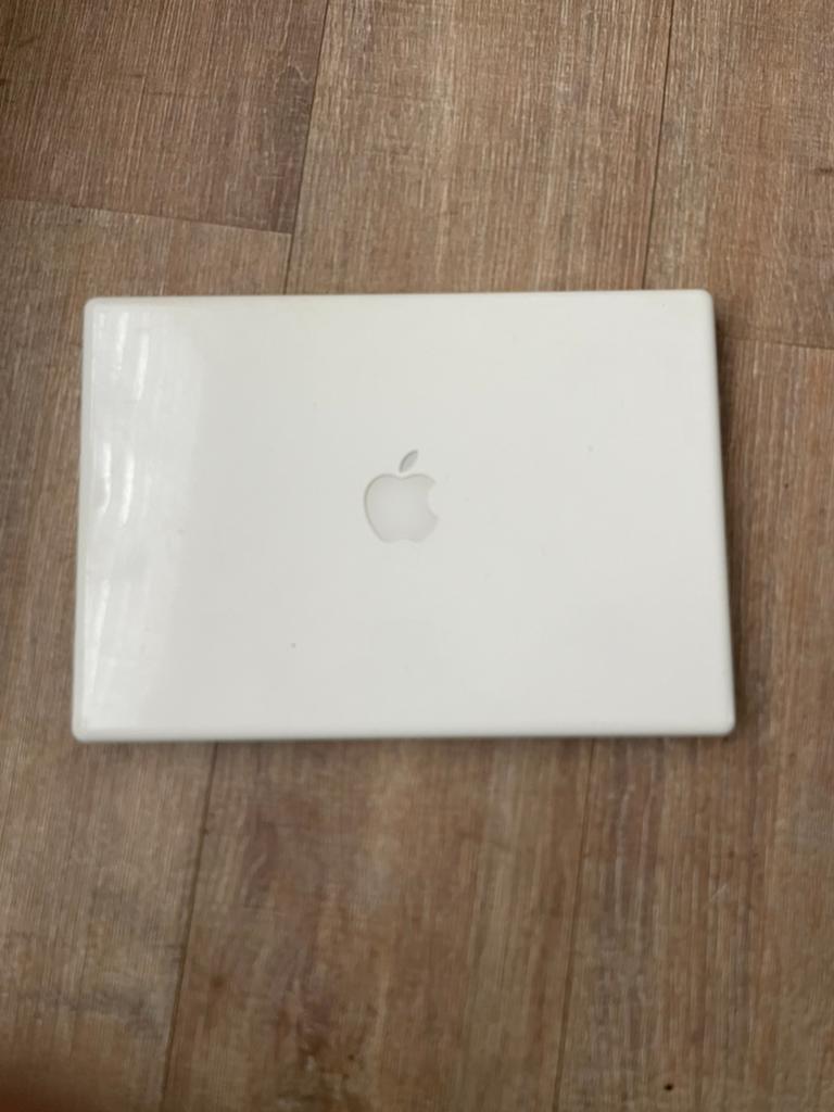 Oude MacBooks met oplader - Leuke prijs!, Computers en Software, Apple Macbooks, Gebruikt, Minder dan 4 GB, Qwerty, Overige groottes