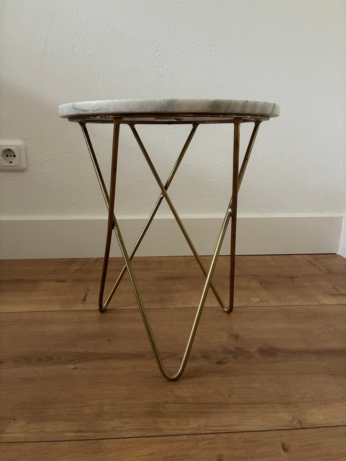 Marmere bijzettafel zara home met goudkleurige poot, Ophalen, Minder dan 55 cm, Rond, Zo goed als nieuw