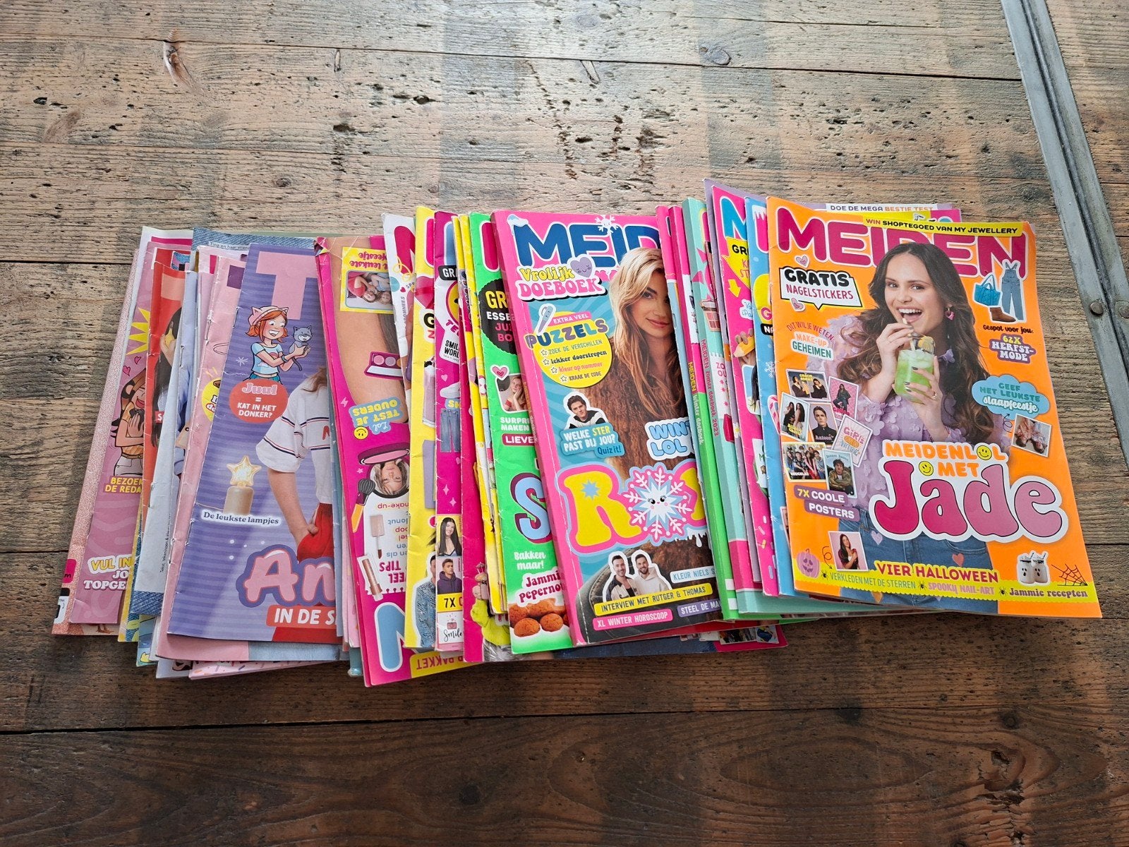Grote stapel (35) tijdschriften Meiden en Tina, Ophalen of Verzenden, Gelezen, Damesbladen