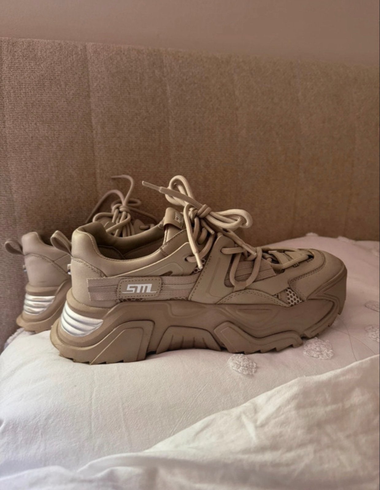 Steve Madden sneakers - Greige/Beige maat 40, Kleding | Dames, Schoenen, Ophalen of Verzenden, Zo goed als nieuw, Beige, Sneakers of Gympen