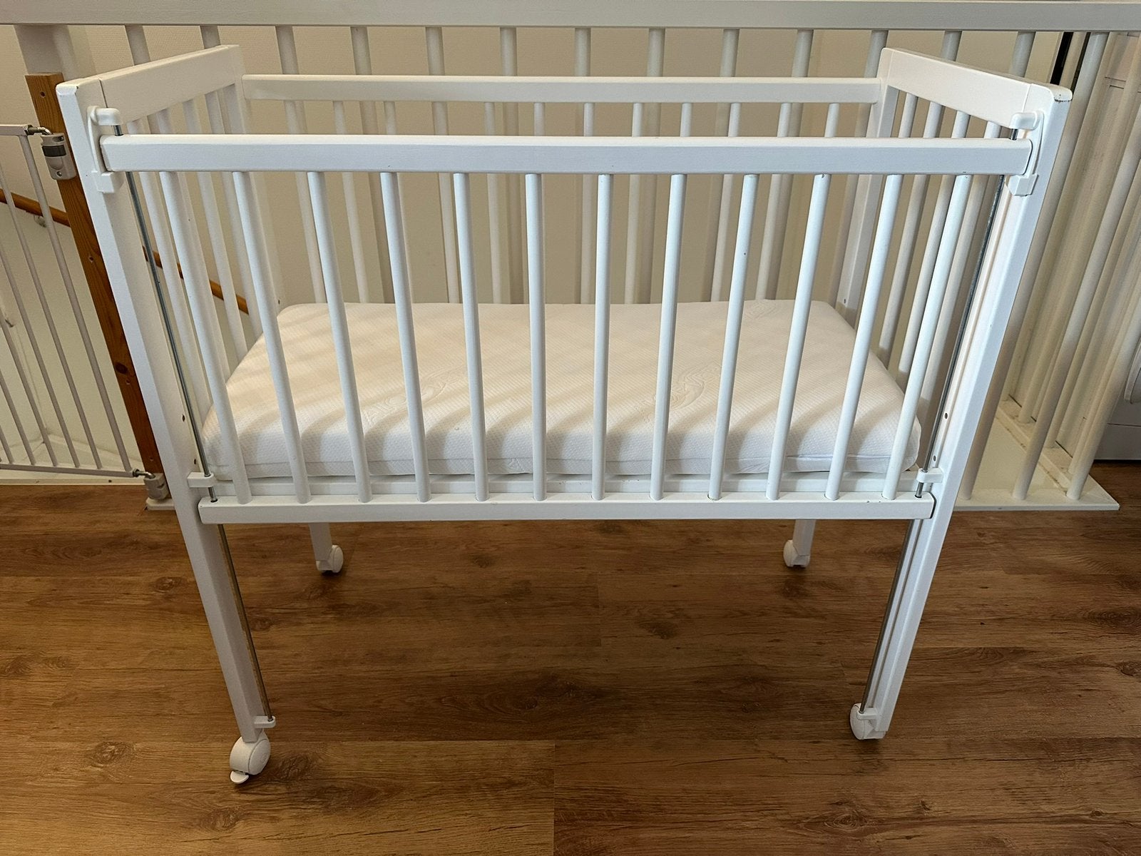 Petite Amelie cosleeper met moltons, hoeslakens en lakentjes, Ophalen of Verzenden, Zo goed als nieuw, Wieg