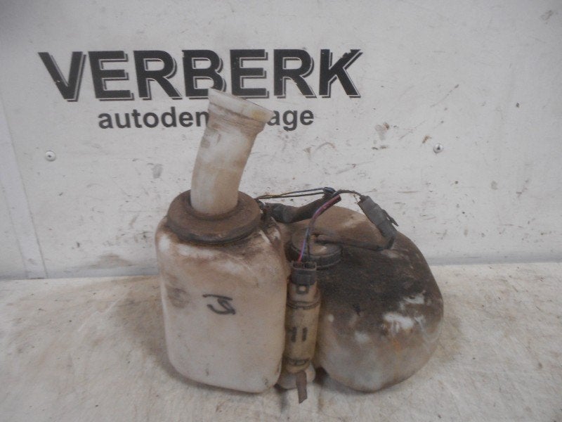 Ruitensproeierreservoir Volvo 940 I Estate (1990-08/1994-08), Gebruikt, Siegburger Straße 229, Köln 50679, , Duitsland, Info@volvocars.com
