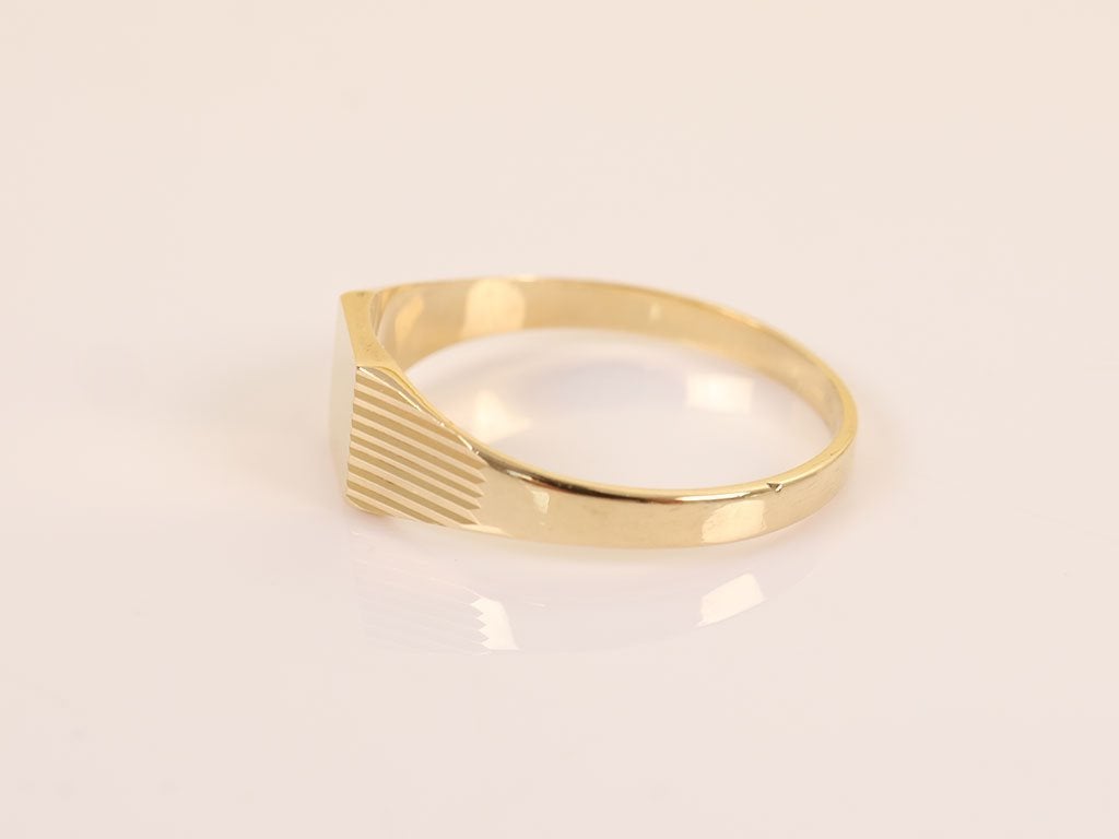 18 Karaat Gouden Bewerkte Pinkring Met Vierkante Zegel, Ophalen of Verzenden, Zo goed als nieuw, 17 tot 18, Dame