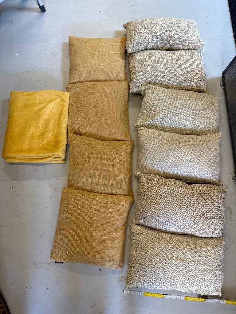 Kussens en plaid, Ophalen, Gebruikt, Geel, Sierkussen