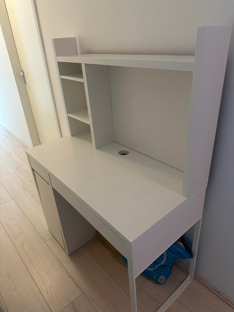 Wit bureau met opbergruimte en lades, Huis en Inrichting, Bureaus, Ophalen, Gebruikt, Met lades, Spaanplaat of MDF