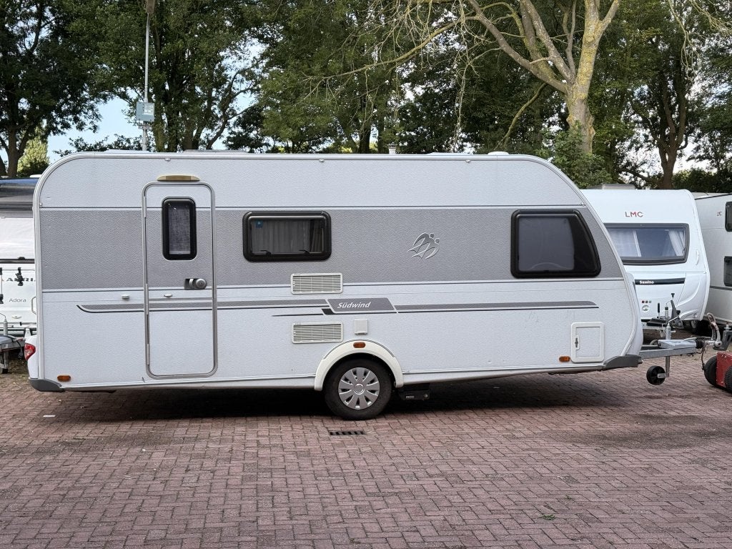 Knaus Sudwind 550 FSK met mover ((zondag open)), Caravans en Kamperen, Rondzit, Overige typen, Bedrijf, 5 tot 6 meter