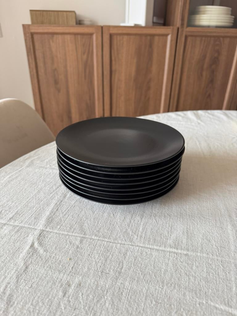 8 zwarte ontbijtborden | H&M Home, Huis en Inrichting, Keuken | Servies, Ophalen, Zo goed als nieuw, Effen, Bord(en)