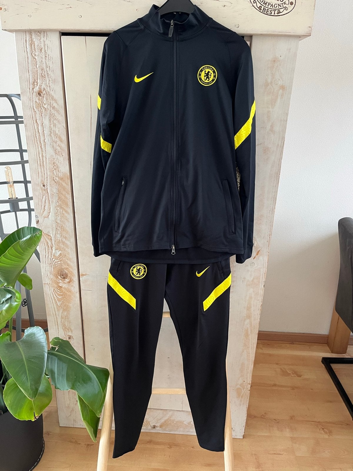 Super mooi Chelsea trainingspak - jasje M, broek XS, Ophalen of Verzenden, Zo goed als nieuw