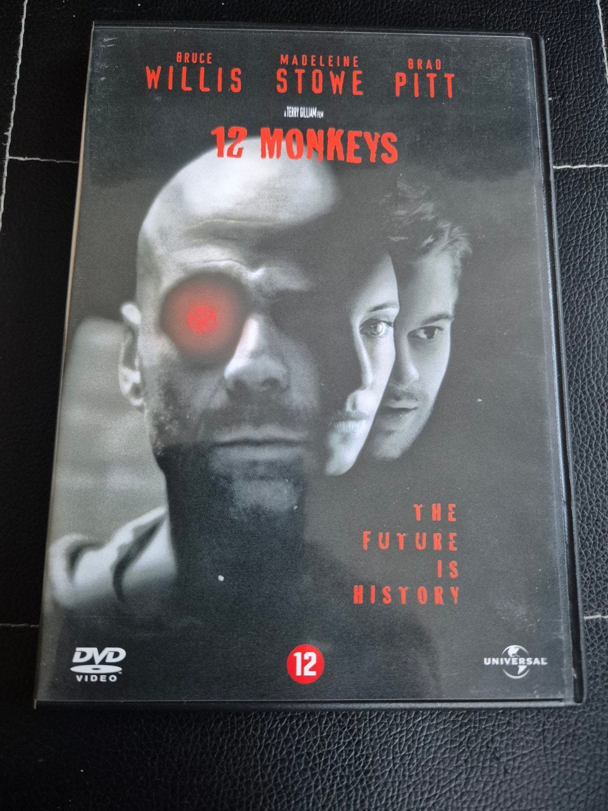 12 monkeys, Vanaf 12 jaar, Ophalen of Verzenden, Zo goed als nieuw