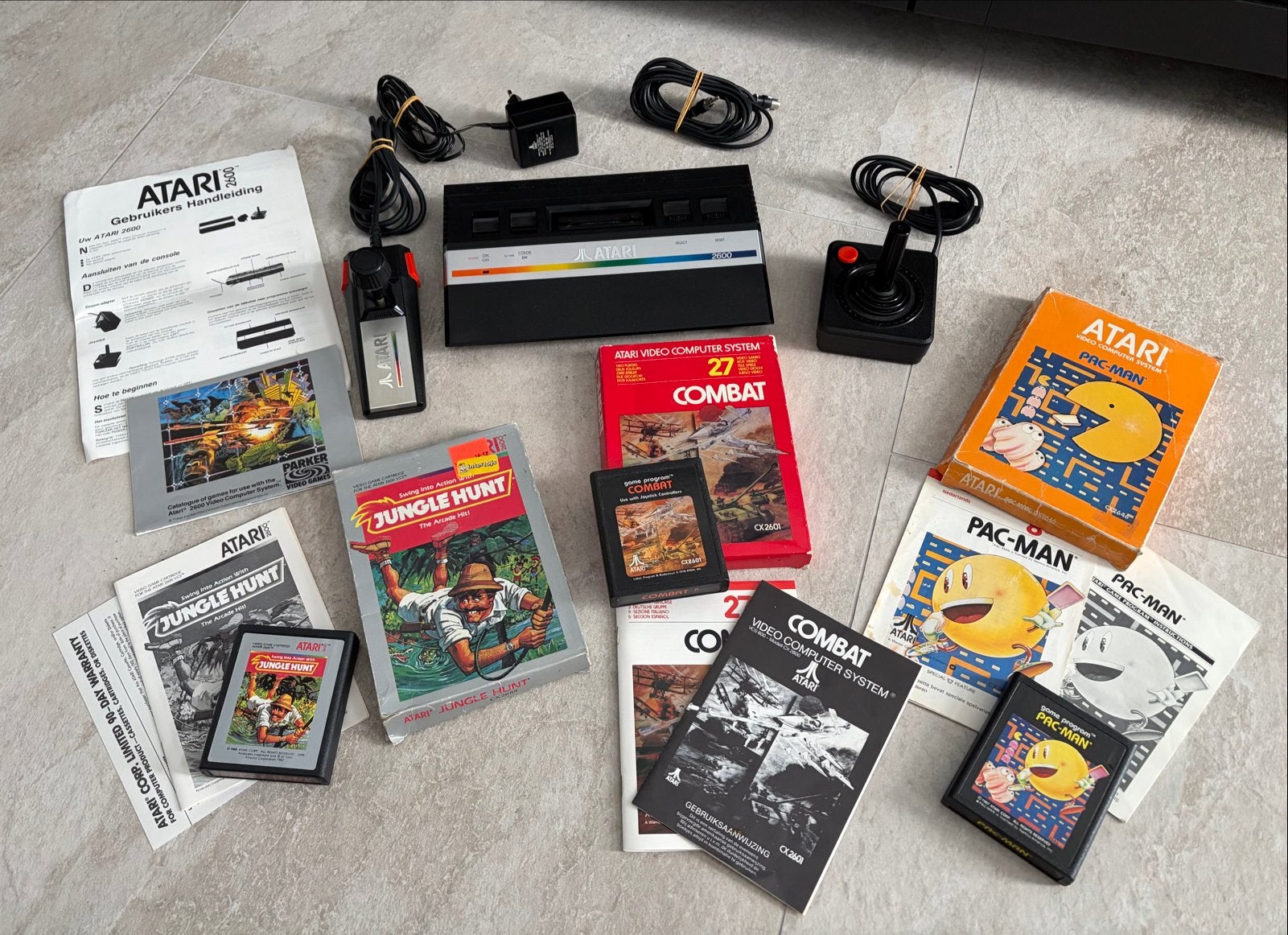 Atari 2600 Junior met 2 controllers en 3 spellen, Spelcomputers en Games, Met 2 controllers, Ophalen of Verzenden, Atari 2600