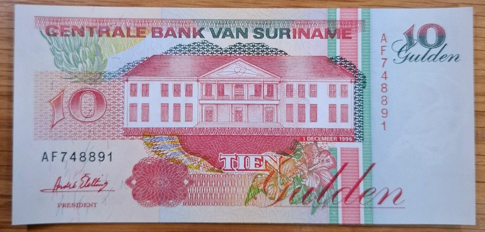 82# Suriname 10 Gulden 1996 P137, Postzegels en Munten, Bankbiljetten | Amerika, Ophalen of Verzenden, Zuid-Amerika