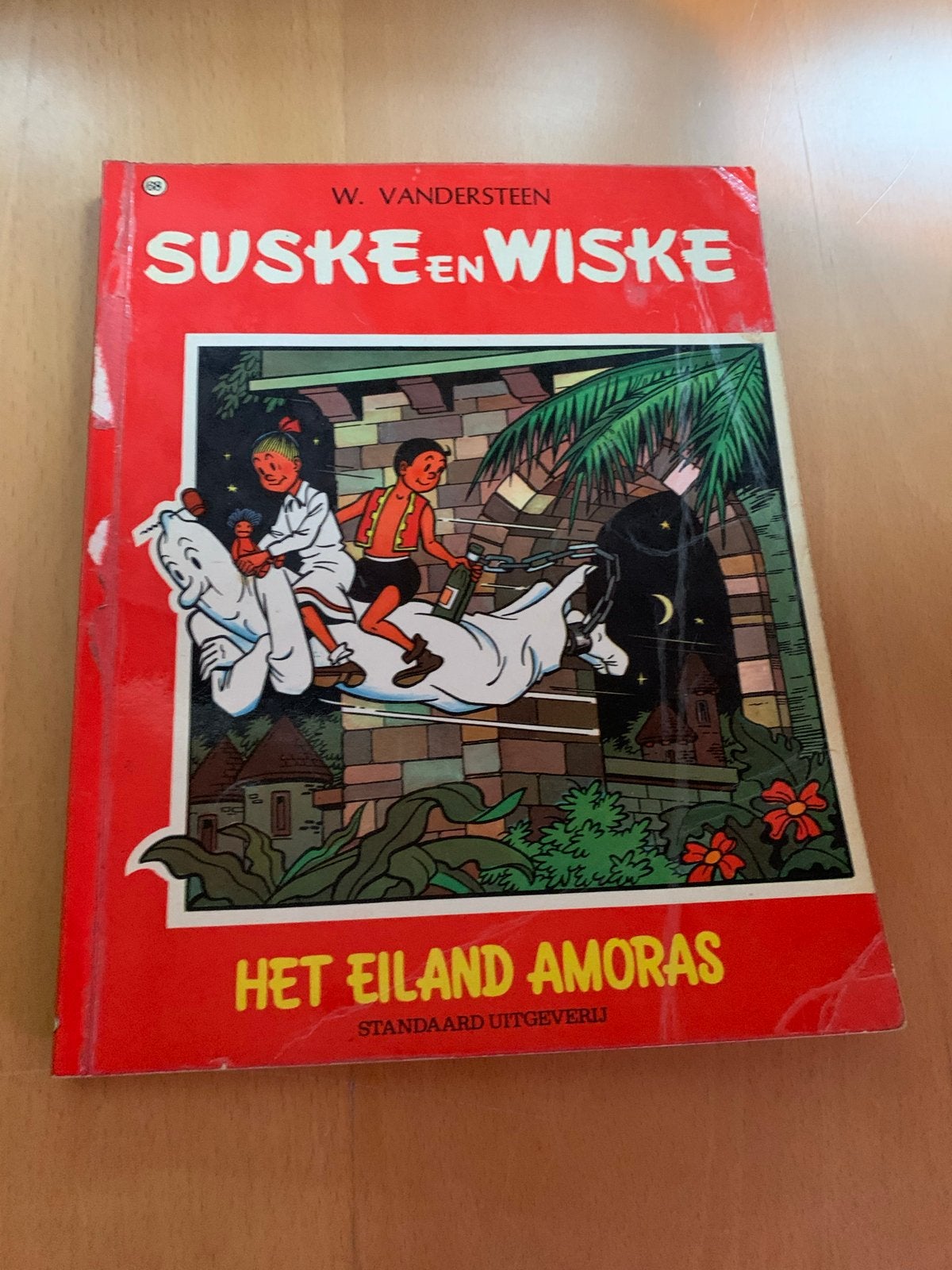 Suske en Wiske - Het Eiland Amoras (1968), Eén stripboek, Ophalen of Verzenden, Gelezen