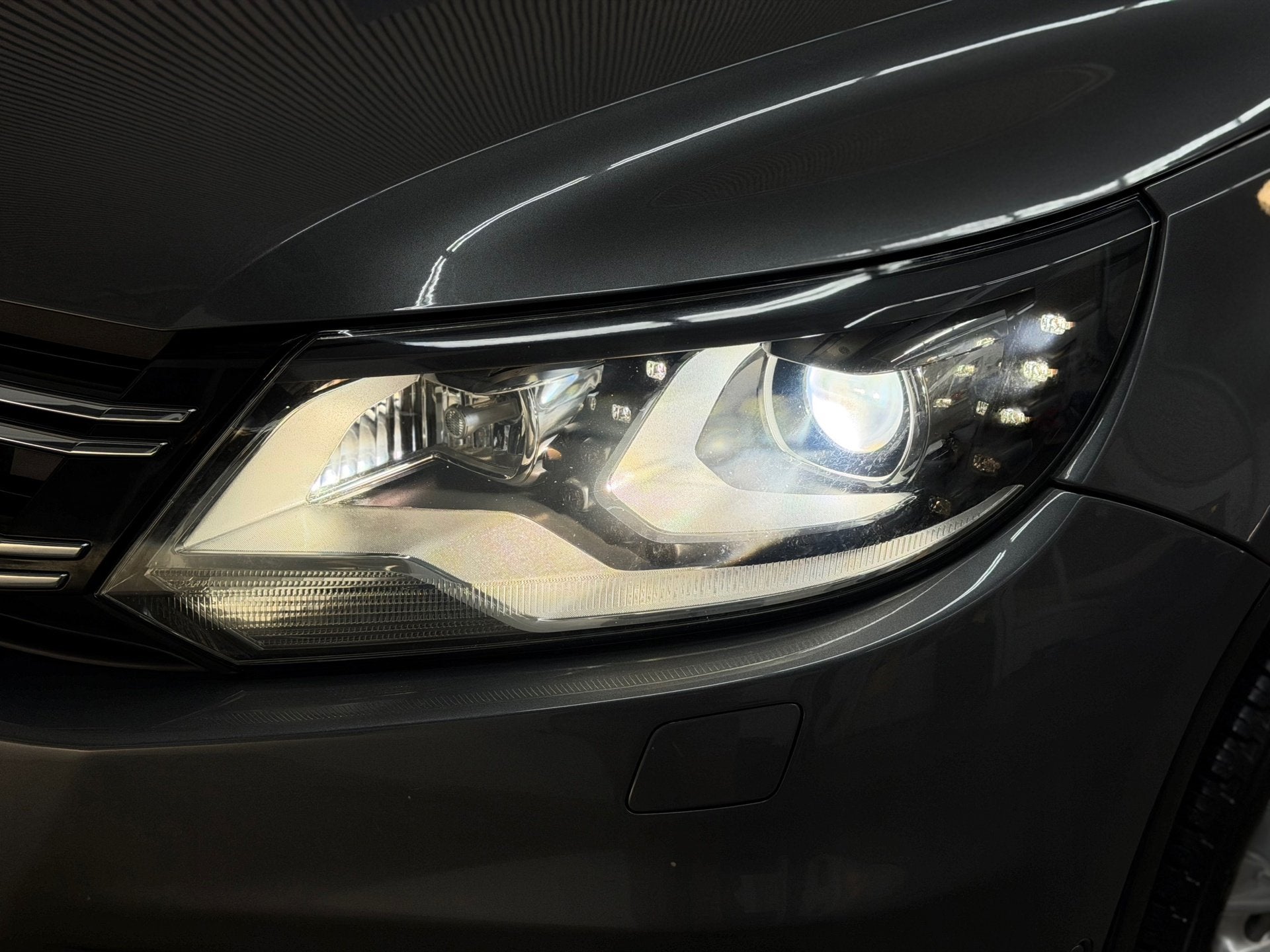 Volkswagen Tiguan 2.0 TSI Sport&Style 4Motion 2012 DSG XEON, Auto's, Automaat, Euro 5, Gebruikt, 4 cilinders