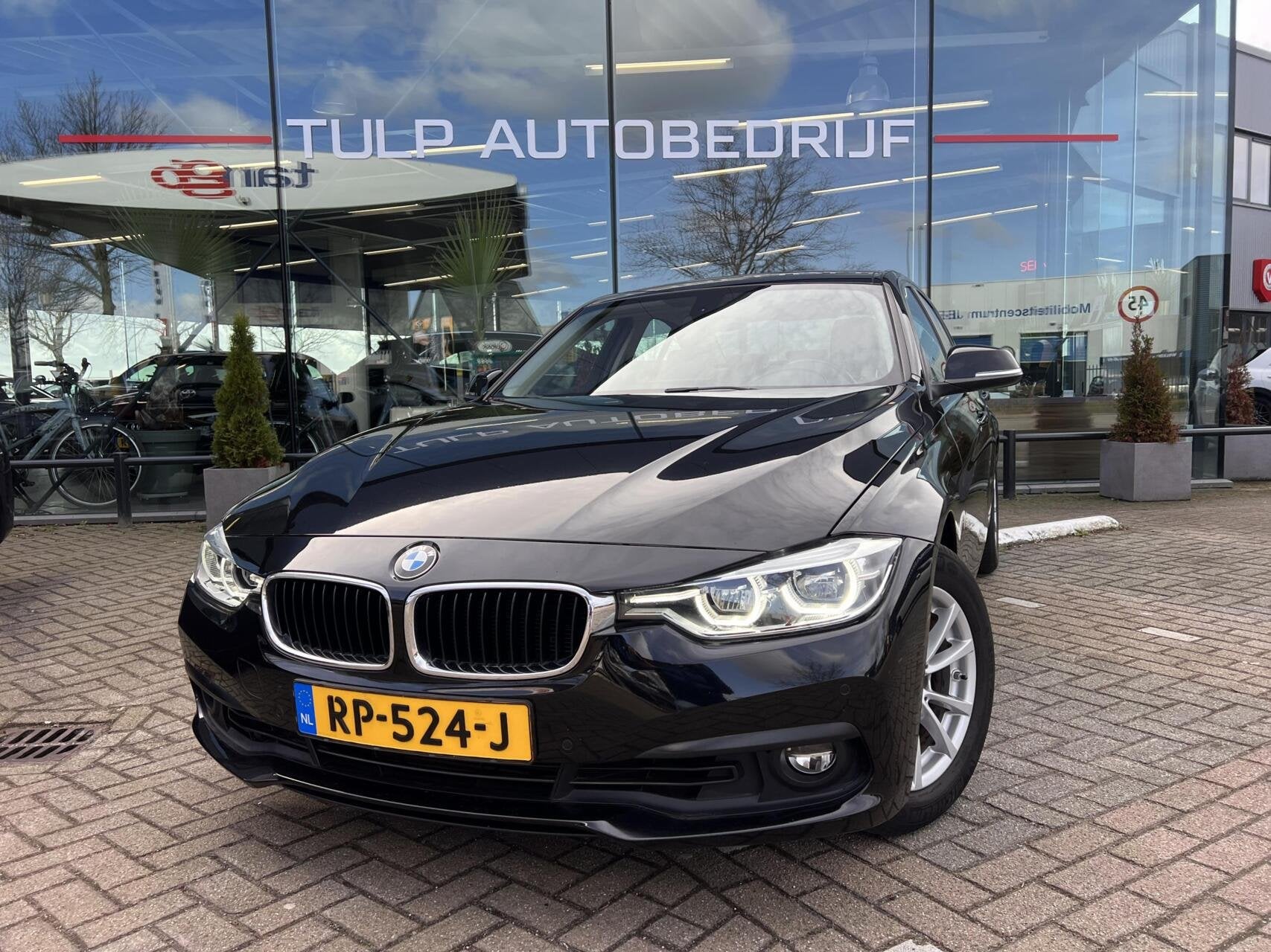 BMW 3-serie 318i High Executive Automaat Clima 2018 Leer NAP, Auto's, Automaat, Zwart, 3 cilinders, Sedan
