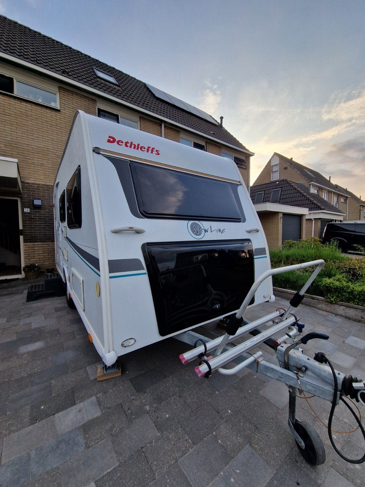 Caravan Dethleffs New Line 410 TK (2015) Stapelbed, Ringverwarming, Rondzit, Dwarsbed, 750 - 1000 kg