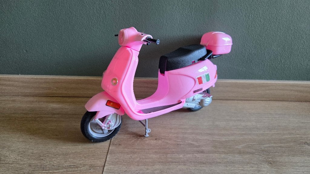 Roze Barbie scooter, Ophalen of Verzenden, Gebruikt, Barbie