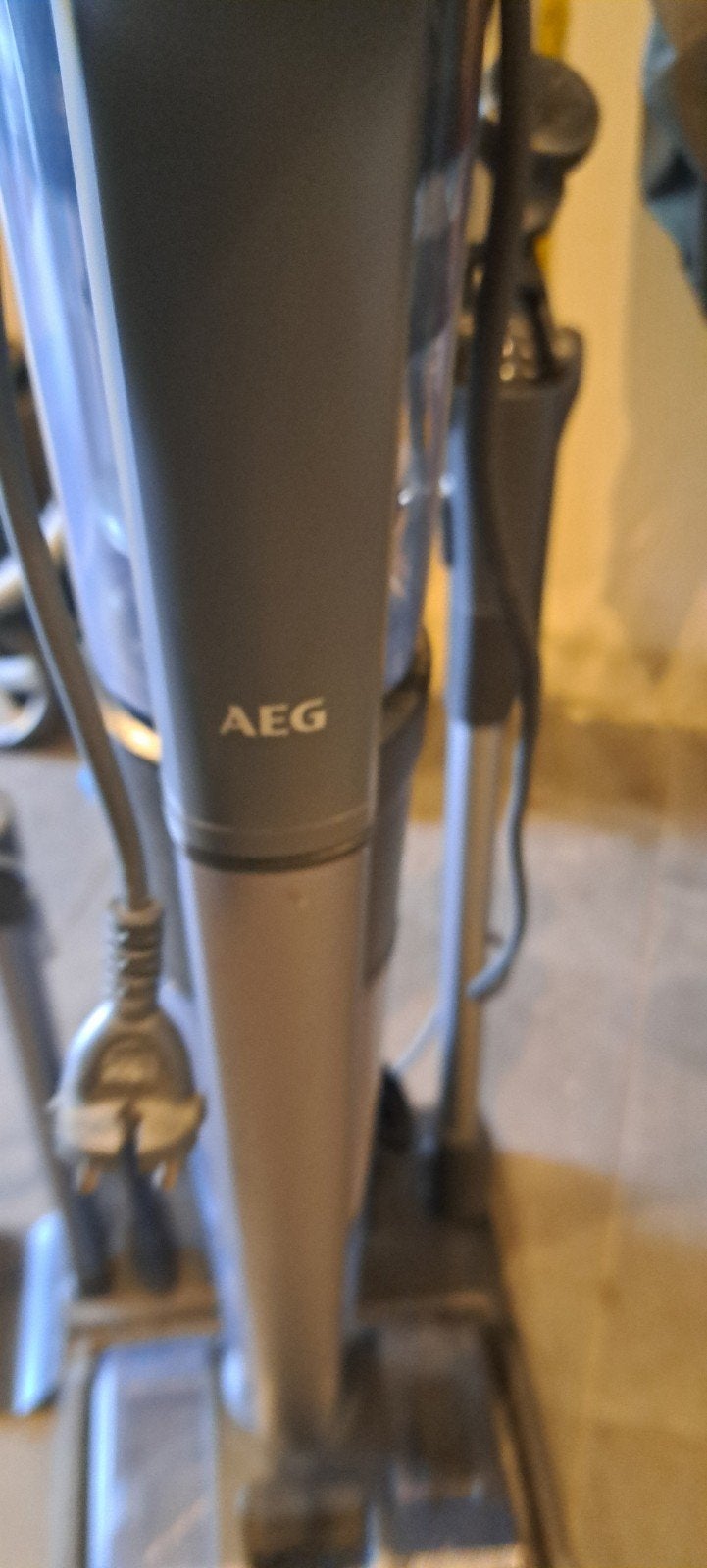 Nieuwe AEG Snoerloze Stofzuiger en Dweil, Gebruikt, Draadloos, Reservoir, AEG