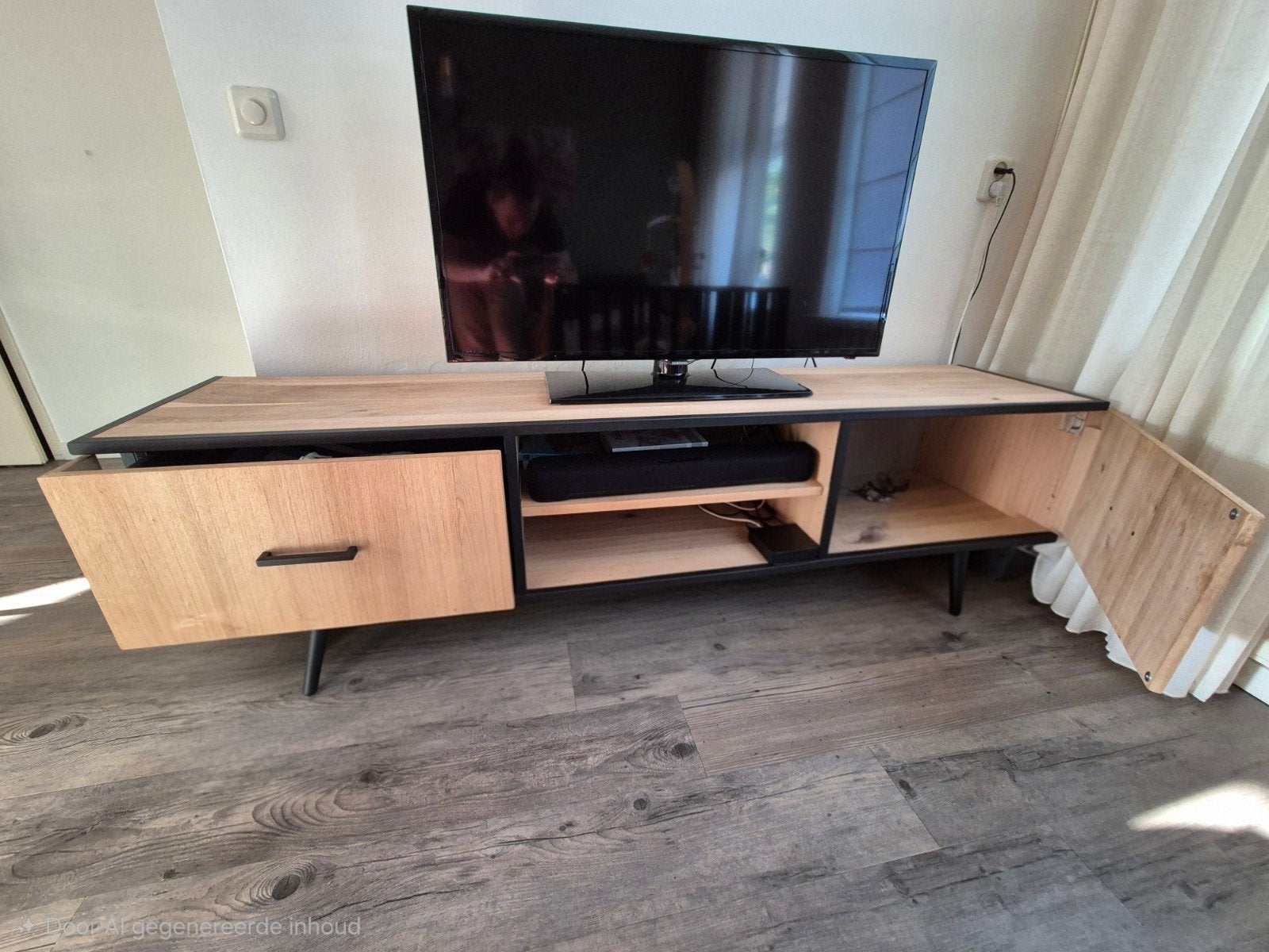 Xooon Kinna TV-meubel - Eikenhout en Metaal, Gebruikt, 150 tot 200 cm, Ophalen of Verzenden, Modern industrieel