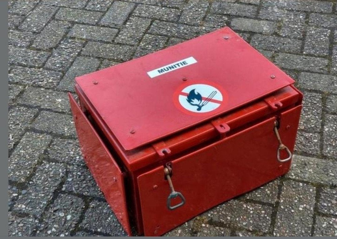 Rode metalen stevige munitiekist 50x40x35cm, Ophalen, ., ., .