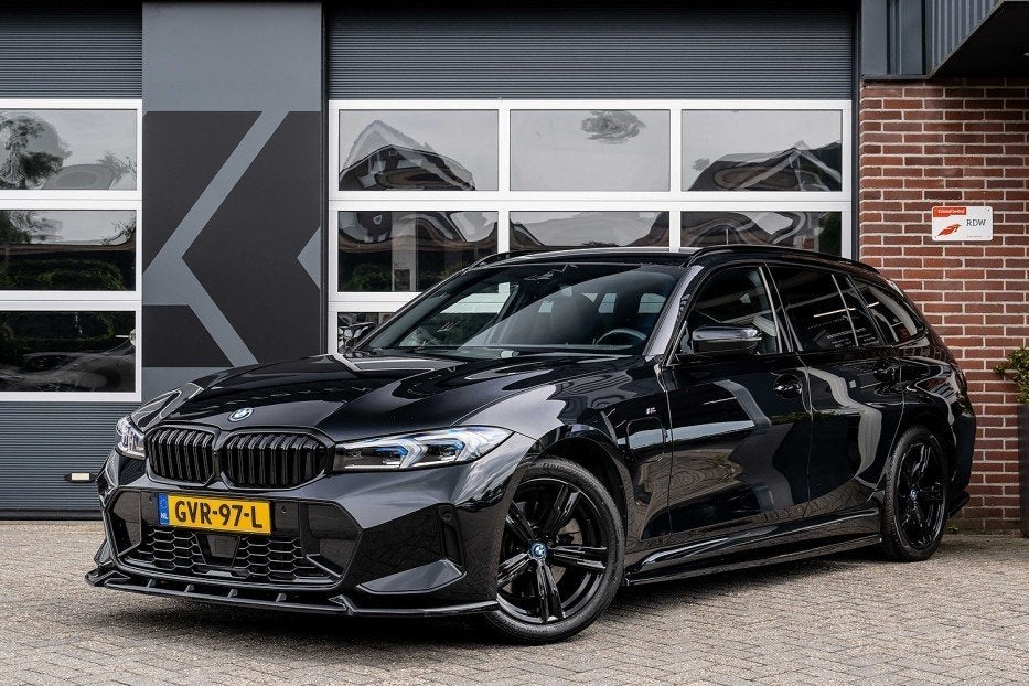 BMW 3 Serie 330 330e Touring M Sport | Maxton | ACC | Trekha, Auto's, BMW, 1998 cc, Zwart, 4 cilinders, Alcantara