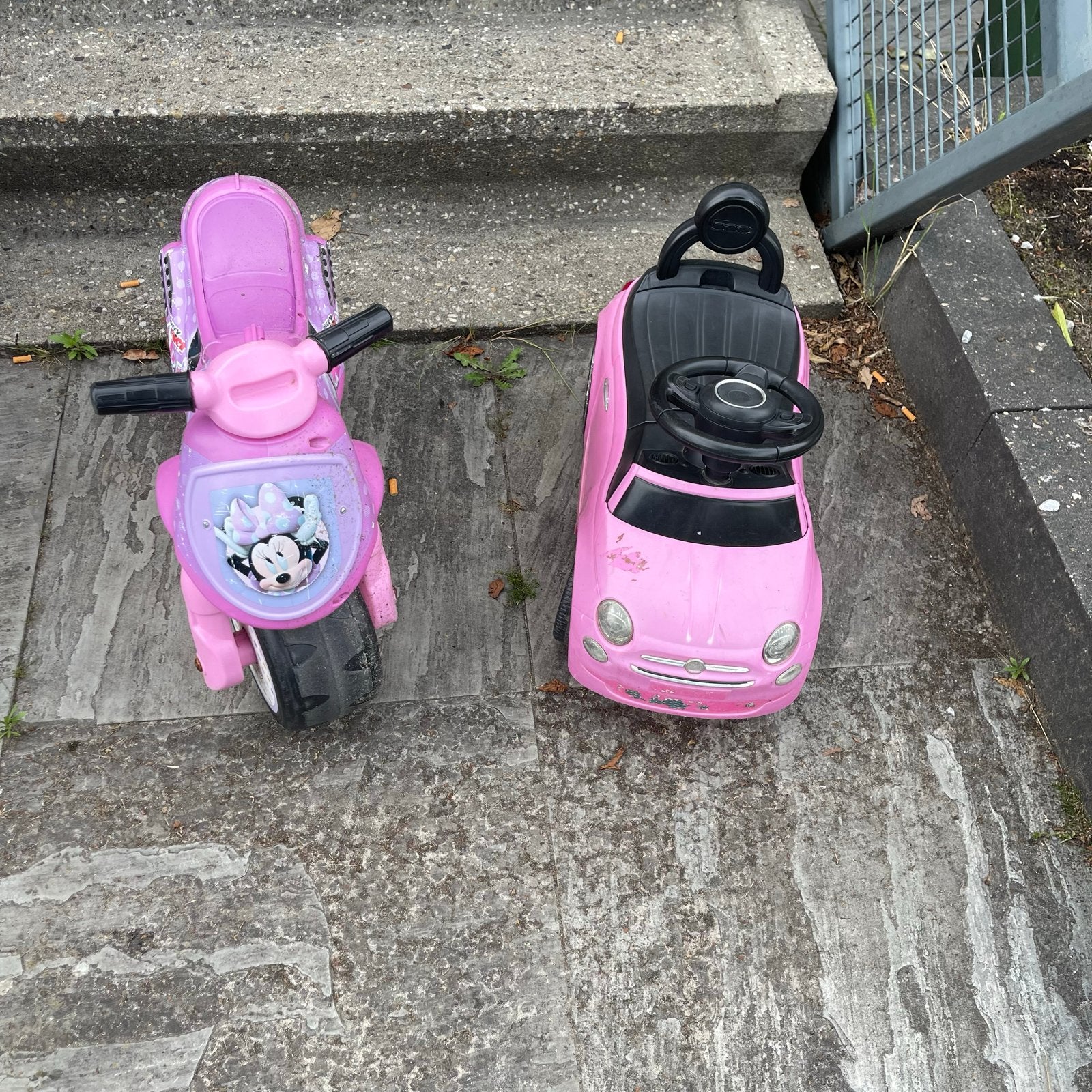 Loopfiets en Loopauto Roze - Minnie Mouse en Fiat, Ophalen of Verzenden, Gebruikt, Loopfiets