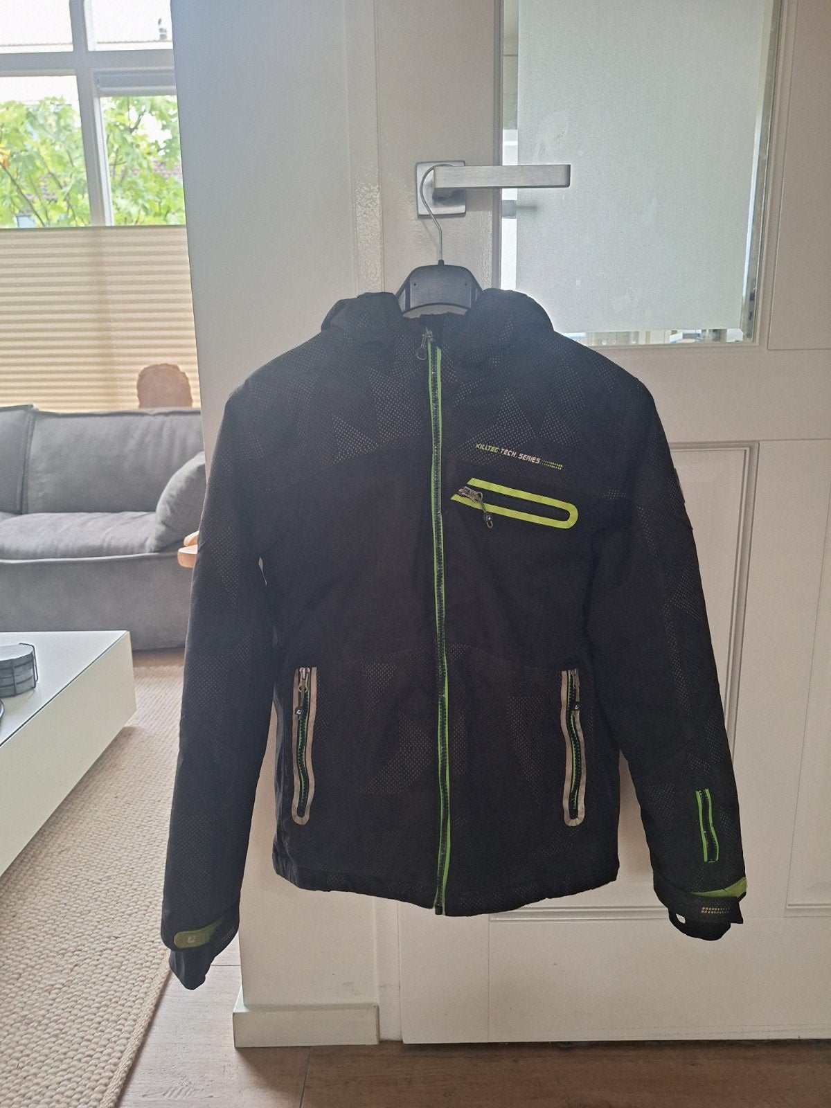 Killtec ski jas maat 152 met felgroene accenten, Kinderen en Baby's, Kinderkleding | Maat 152, Gebruikt, Jongen of Meisje, Ophalen of Verzenden