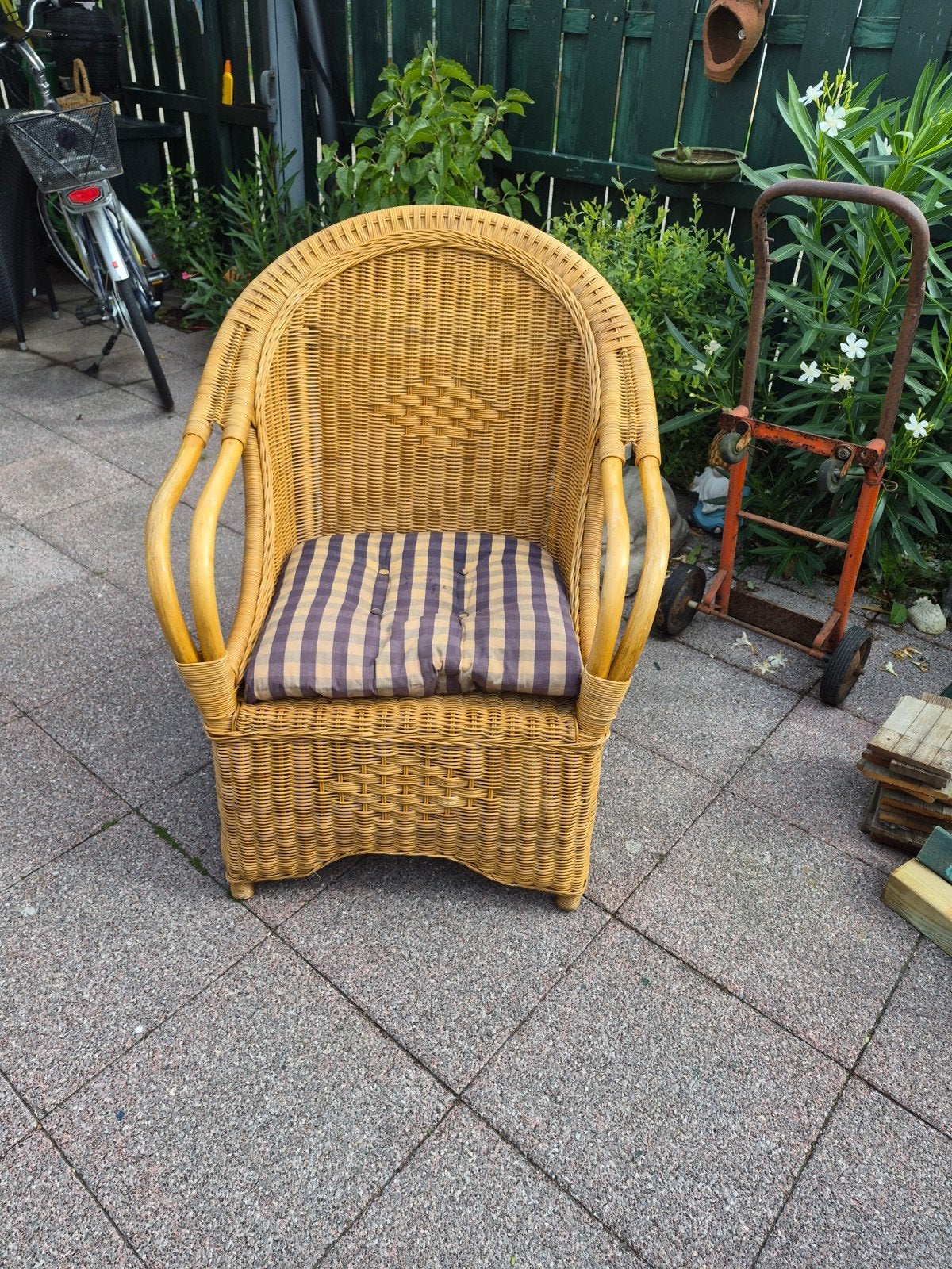 rotan. rieten stoel met kussen, Ophalen, Rotan