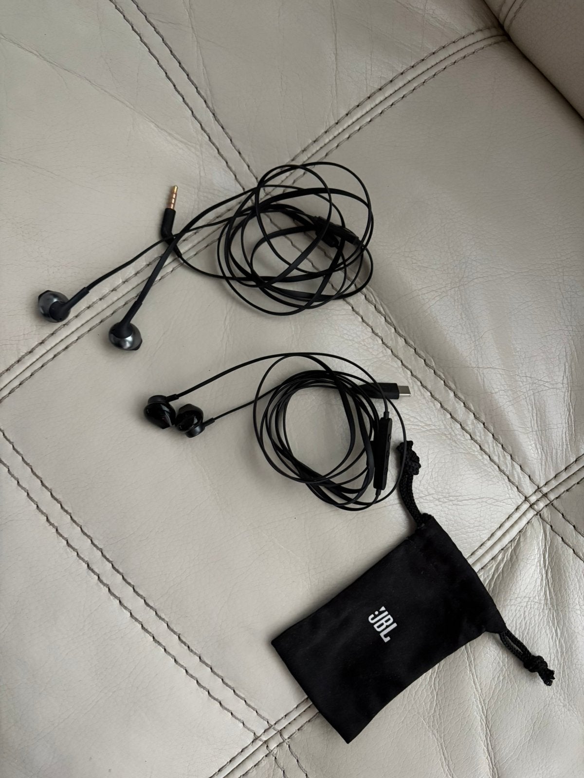 JBL oortjes 3.5mm en USB-C