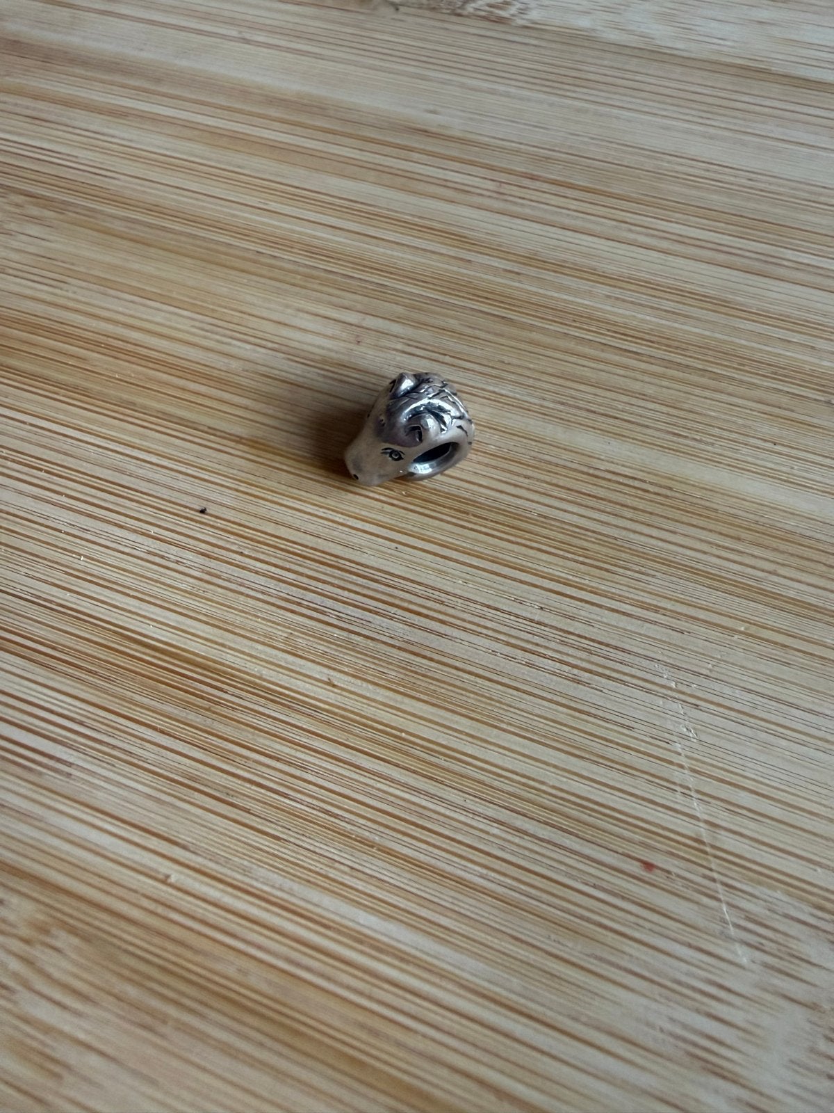 Zilveren bedel in de vorm van een leeuwenkop, Overige merken, Ophalen of Verzenden, Zo goed als nieuw, 1 bedel