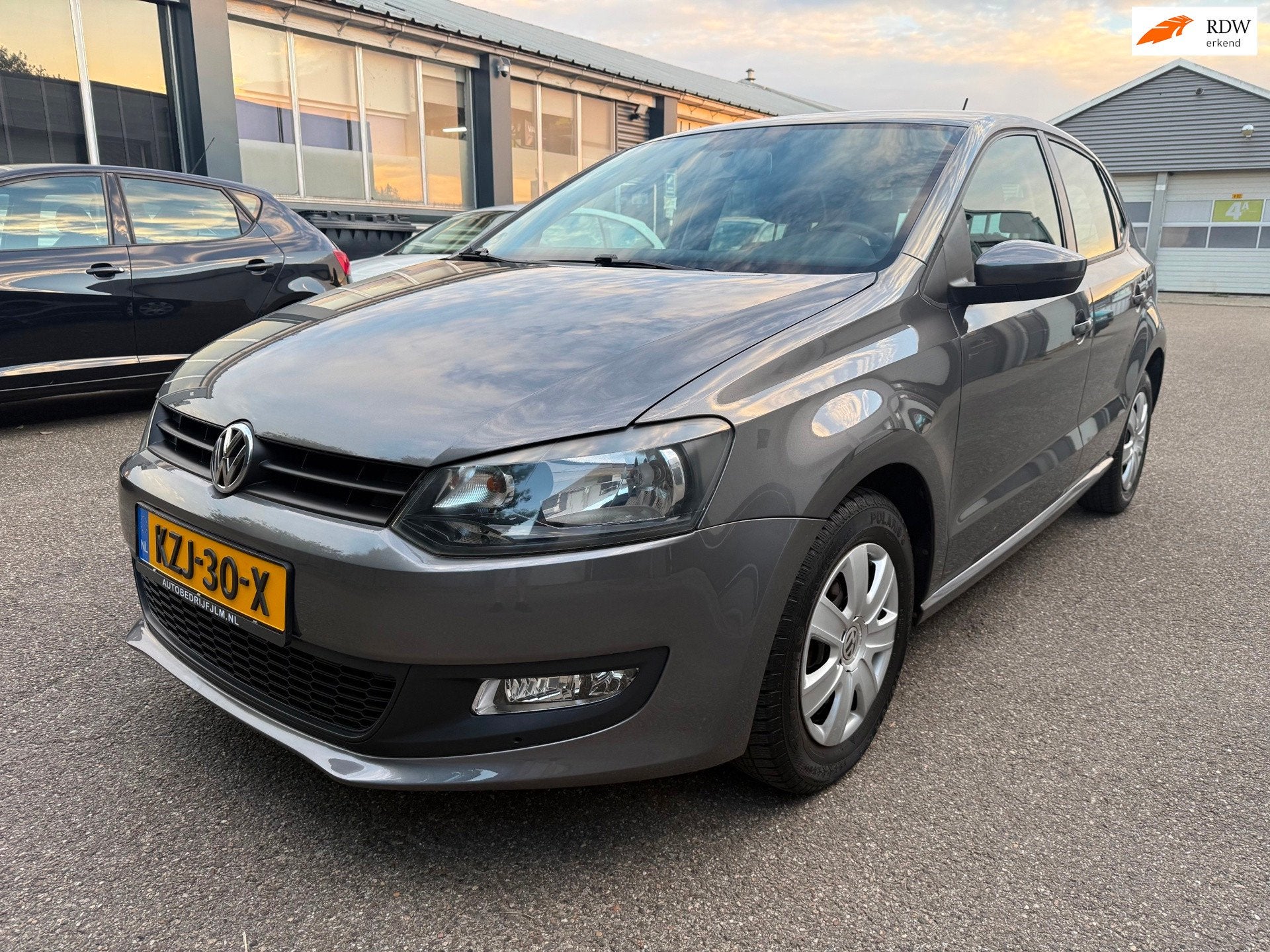 Volkswagen POLO Gereserveerd, Auto's, Voorwielaandrijving, Gebruikt, Zwart, 1198 cc