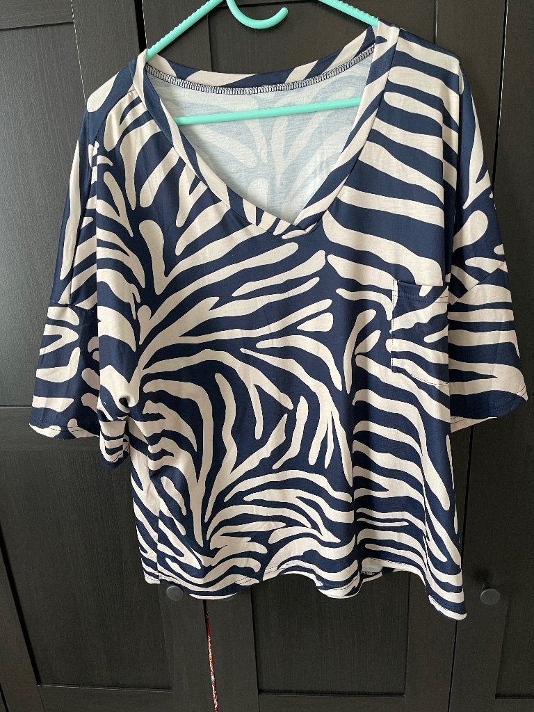 Mooie blauwe-beige bloes 44-46, Onbekend., Maat 46/48 (XL) of groter, Zo goed als nieuw, Verzenden