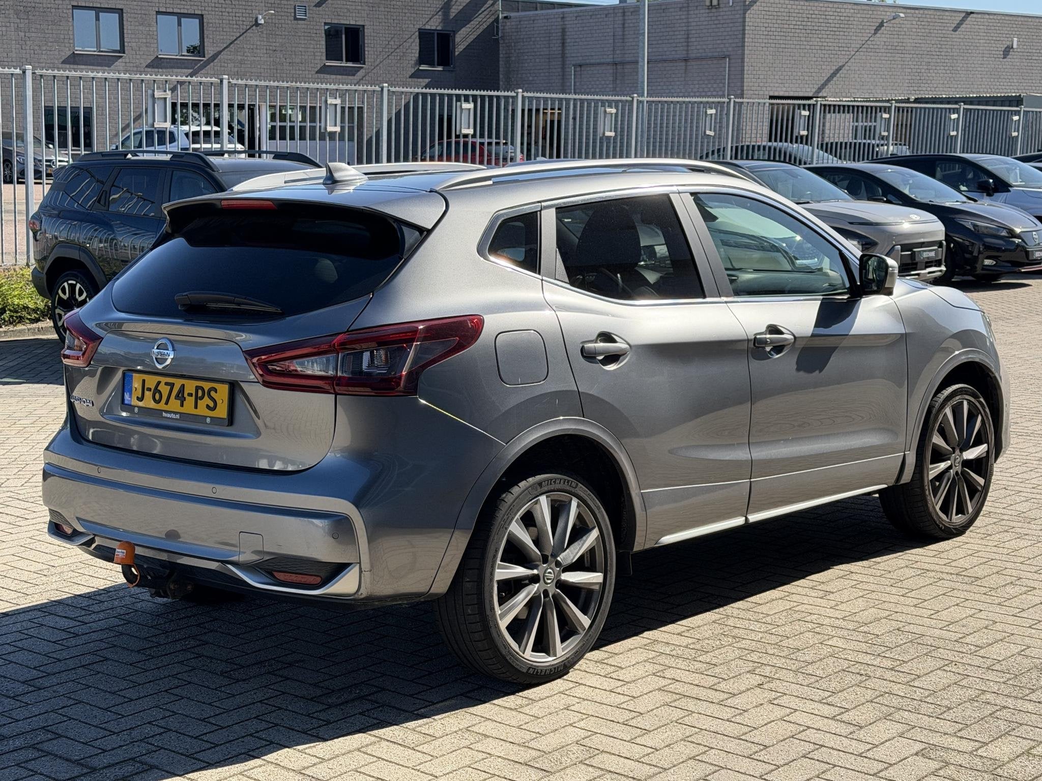 Nissan Qashqai 1.3 DIG-T Tekna + | BOSE | Leder | Trekhaak |, Auto's, Gebruikt, 4 cilinders, Leder, Bedrijf
