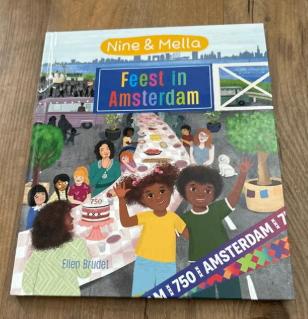 Nine & Mella - Feest in Amsterdam 9789025888411, Ophalen of Verzenden, Zo goed als nieuw, Fictie algemeen