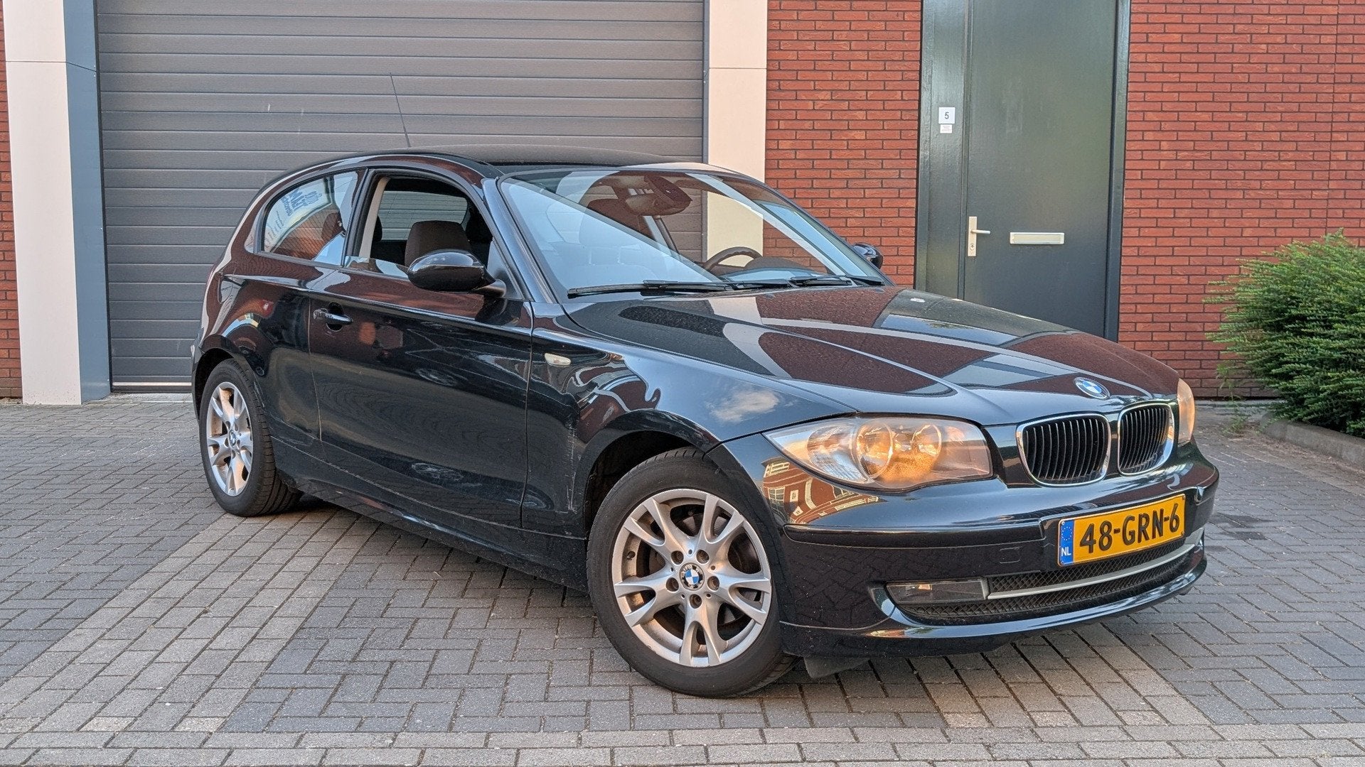 BMW 1-serie 116i Business Line lees advertentie, Auto's, 1-Serie, Gebruikt, 4 cilinders, 4 stoelen