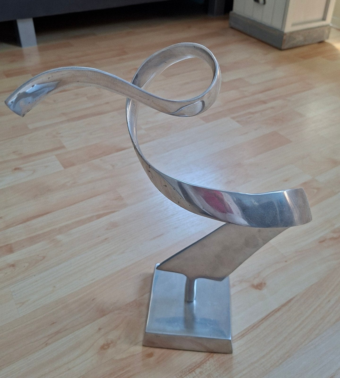 Modern metalen sculptuur - Abstracte vorm, Antiek en Kunst, Kunst | Designobjecten, Ophalen of Verzenden, Object, Zilver, Metaal