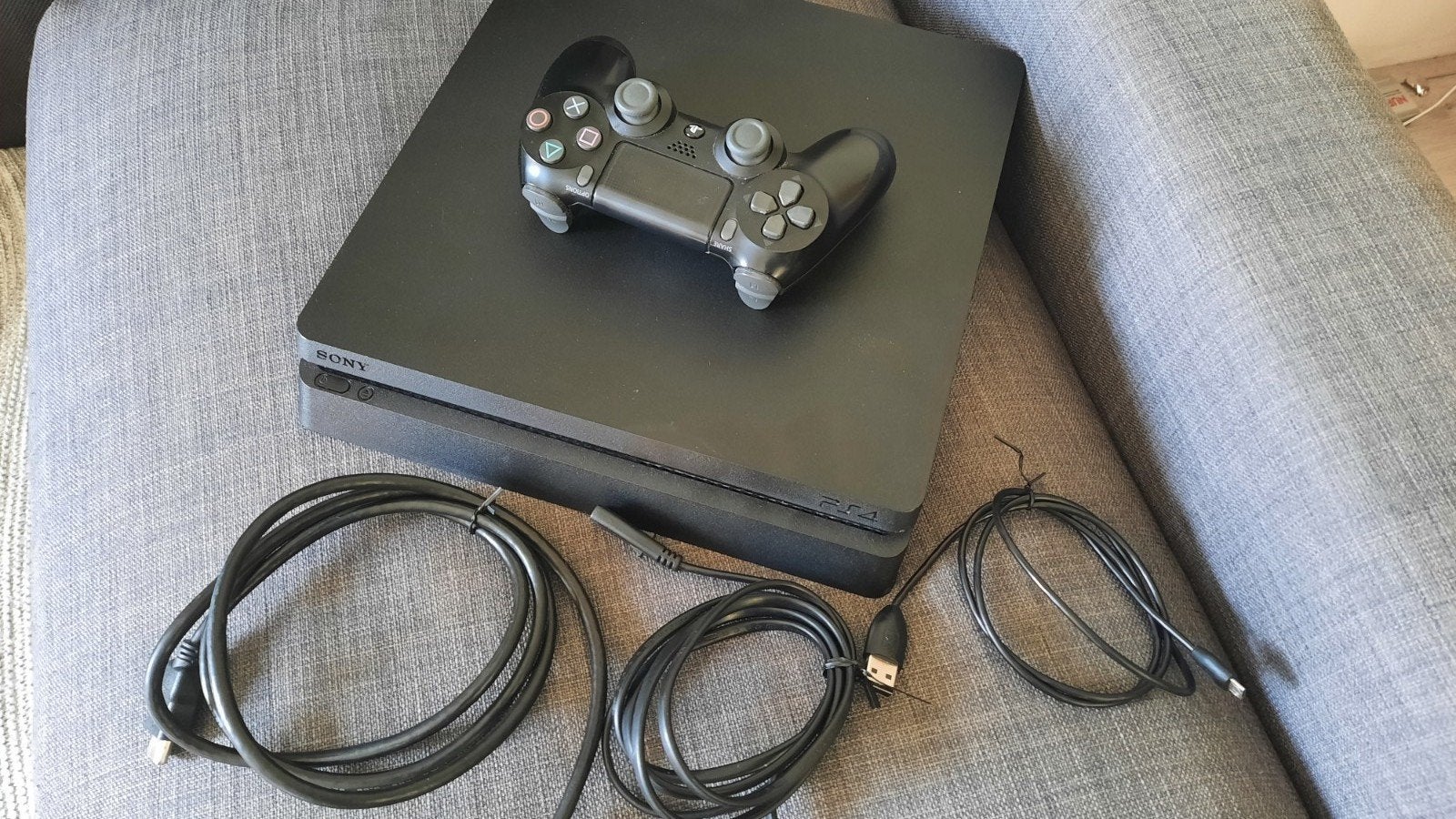 PS4 Slim Zo Goed Als Nieuw - Inclusief Controller en Kabels, Spelcomputers en Games, Spelcomputers | Sony PlayStation 4, Ophalen