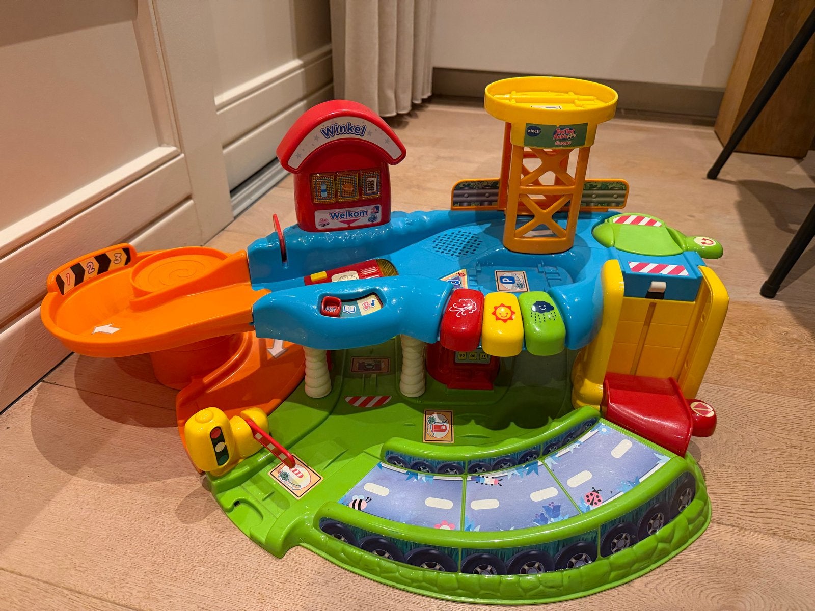 VTech Toet Toet Auto's Garage met lange baan en 9 auto's, Ophalen, Zo goed als nieuw