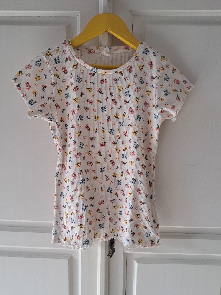 gebloemd ribbel t-shirt (Hema) 158/164, Meisje, Ophalen of Verzenden, Zo goed als nieuw, Shirt of Longsleeve