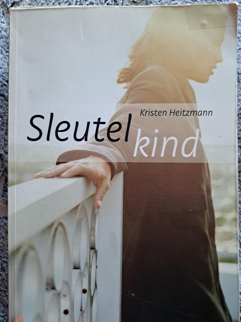 Kirsten Heitzmann - Sleutelkind, Boeken, Ophalen of Verzenden, Zo goed als nieuw, Kirsten Heitzmann