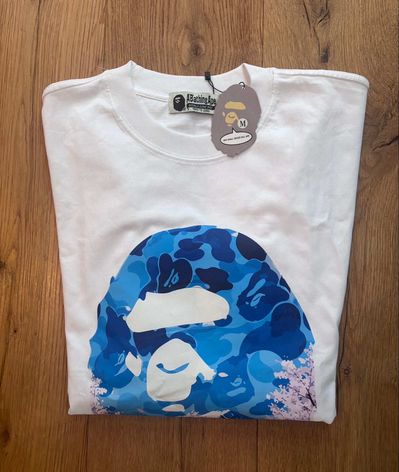 A Bathing Ape Bape T-shirt wit blauwe camo print Maat M, Ophalen of Verzenden, Nieuw, Maat 48/50 (M), Wit